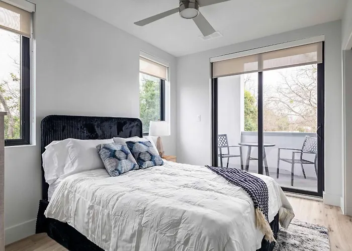 Modern & Newly Renovated 1Br Flat West Congress