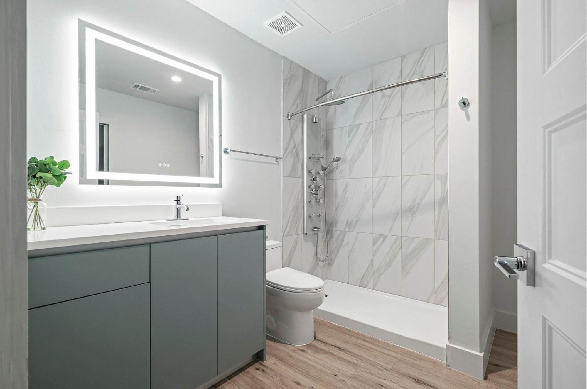 Modern & Newly Renovated 1br Flat West Congress