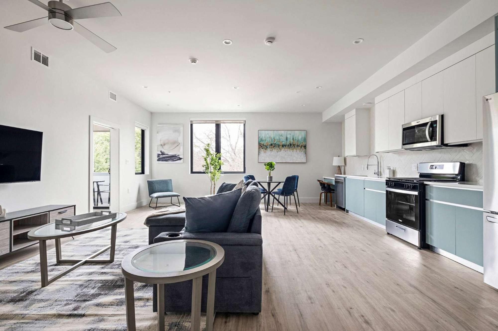 Modern & Newly Renovated 1br Flat West Congress *